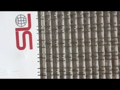 建築編まれた金網