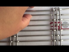 建築編まれた金網