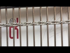 建築編まれた金網