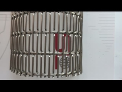 軟らかな金属のメッシュ生地