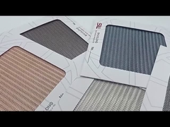 ガラス薄板にされた金網