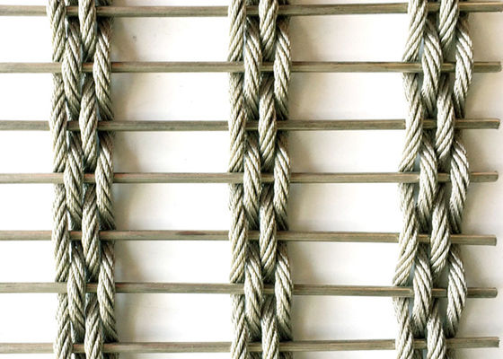 適用範囲が広い編まれた100x6mのステンレス鋼の建築メッシュ生地の正面