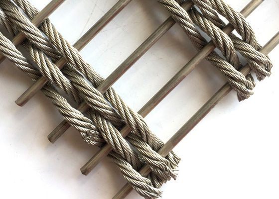 適用範囲が広い編まれた100x6mのステンレス鋼の建築メッシュ生地の正面