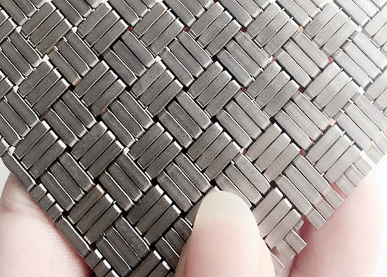 304SS 1.8mmのエレベーター タクシーのための装飾的な編まれた鋼鉄網パネル