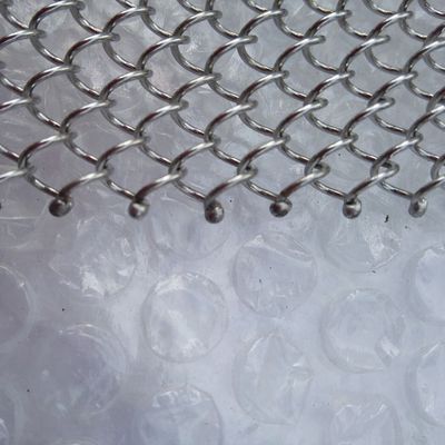 0.5-2mm 厚さ 円窓処理カーテンのためのブロンズ金属コイルカーテン