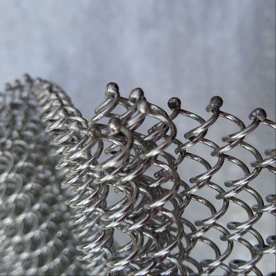 0.5-2mm 厚さ 円窓処理カーテンのためのブロンズ金属コイルカーテン