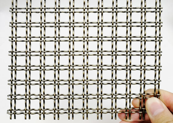 仕切りは織り方の金網の骨董品真鍮PVDの装飾的な網パネルにひだを付けた