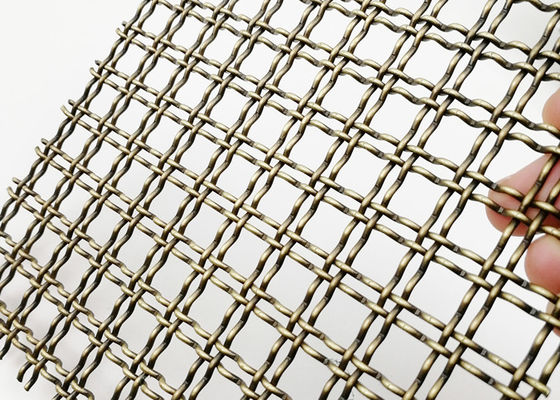 仕切りは織り方の金網の骨董品真鍮PVDの装飾的な網パネルにひだを付けた