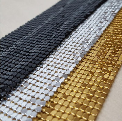 4mmのDiaによって編まれるアルミニウム金属のスパンコールの生地のAntiwear装飾の仕切りのクラッディング