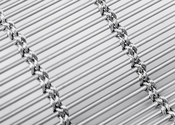 6m x 120mのステンレス鋼の建築網のカーテンの自然な色によって編まれるMetalFabricの正面